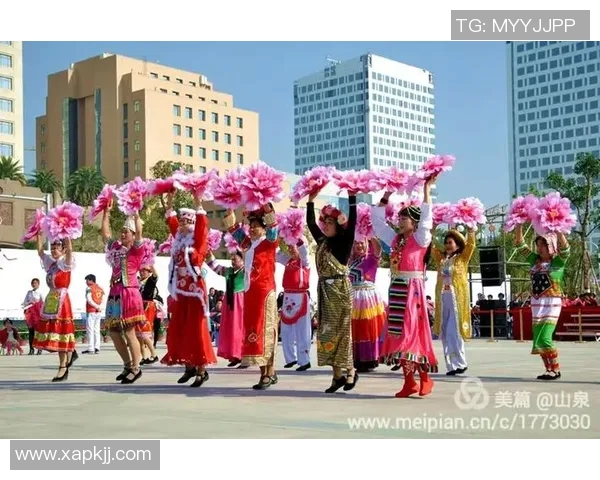 足球明星热舞广场舞展现活力与魅力引发全民健身热潮